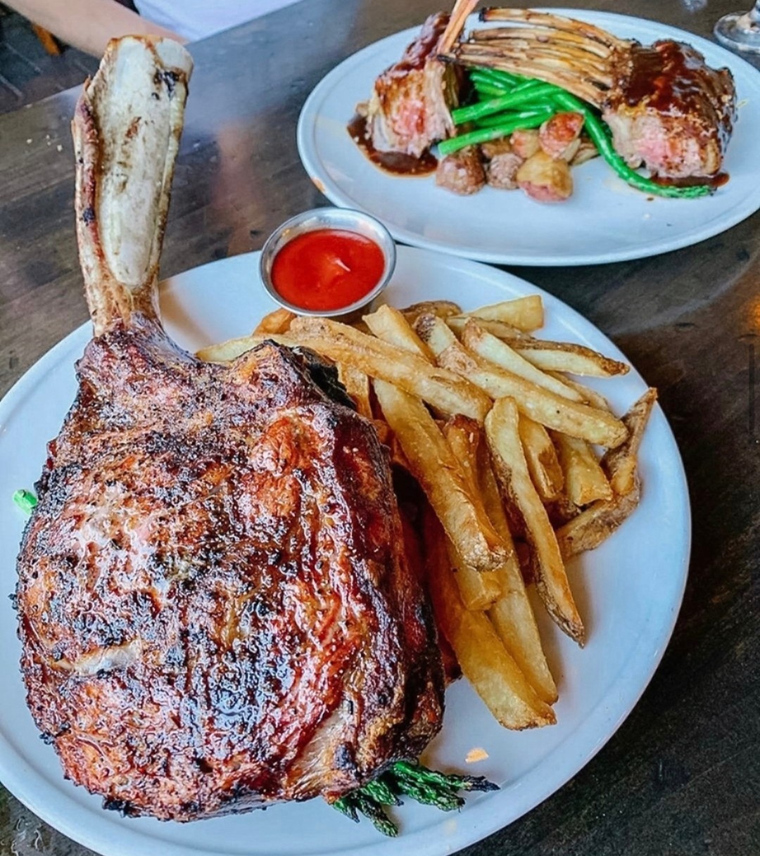 Tomahawk for 2!? Yes, please @midgleys_public_house! 🍖 @visitstockton's Restaurant Week is still in full swing and you can enjoy this delicious meal and many others through Sunday, January 23. 🙌 Click the link in our bio to preview @midgleys_public_house's menu and other participating Lincoln Center restaurants. 🍽️
📸: @wheresthedonut